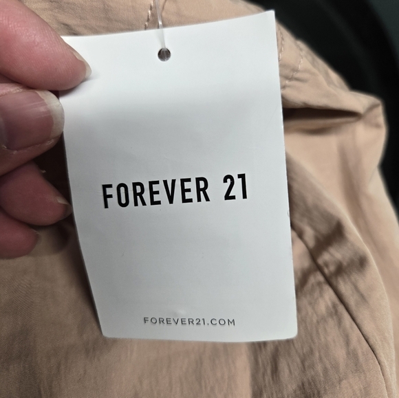 Forever 21 Tan Women's Lightweight Cargo Pants Wide Leg Size Large - Picture 6 of 6